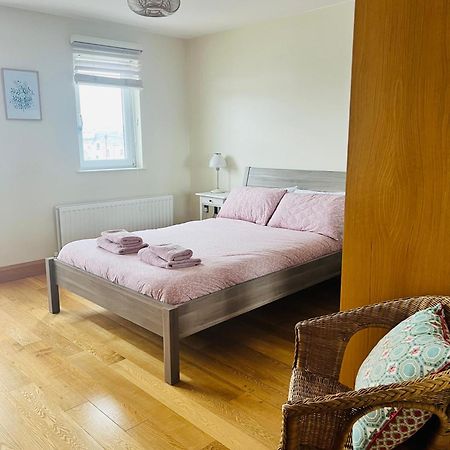 Penthouse Apartment - Town Centre, Sea Views, Secure Parking Portrush Exterior photo