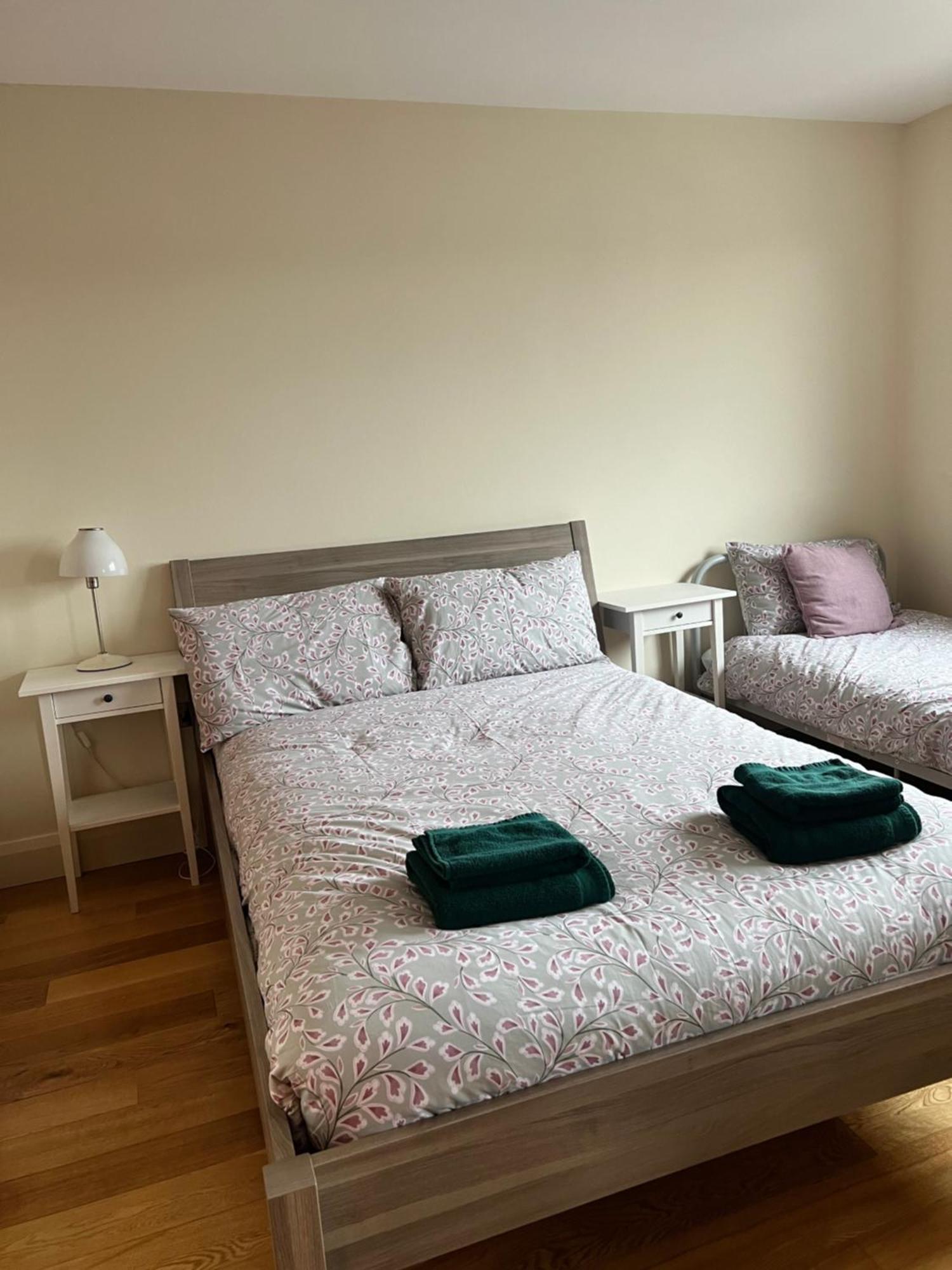 Penthouse Apartment - Town Centre, Sea Views, Secure Parking Portrush Exterior photo