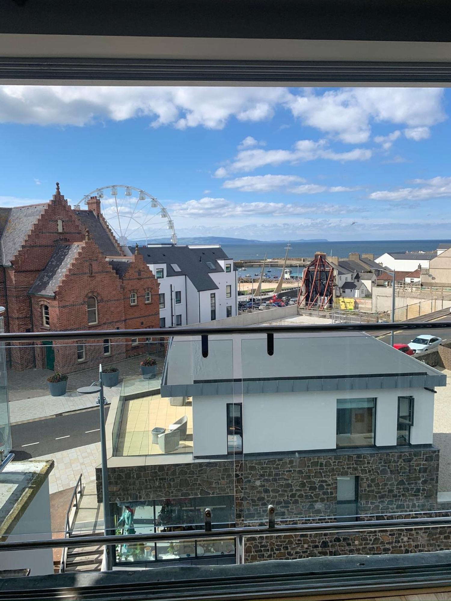 Penthouse Apartment - Town Centre, Sea Views, Secure Parking Portrush Exterior photo