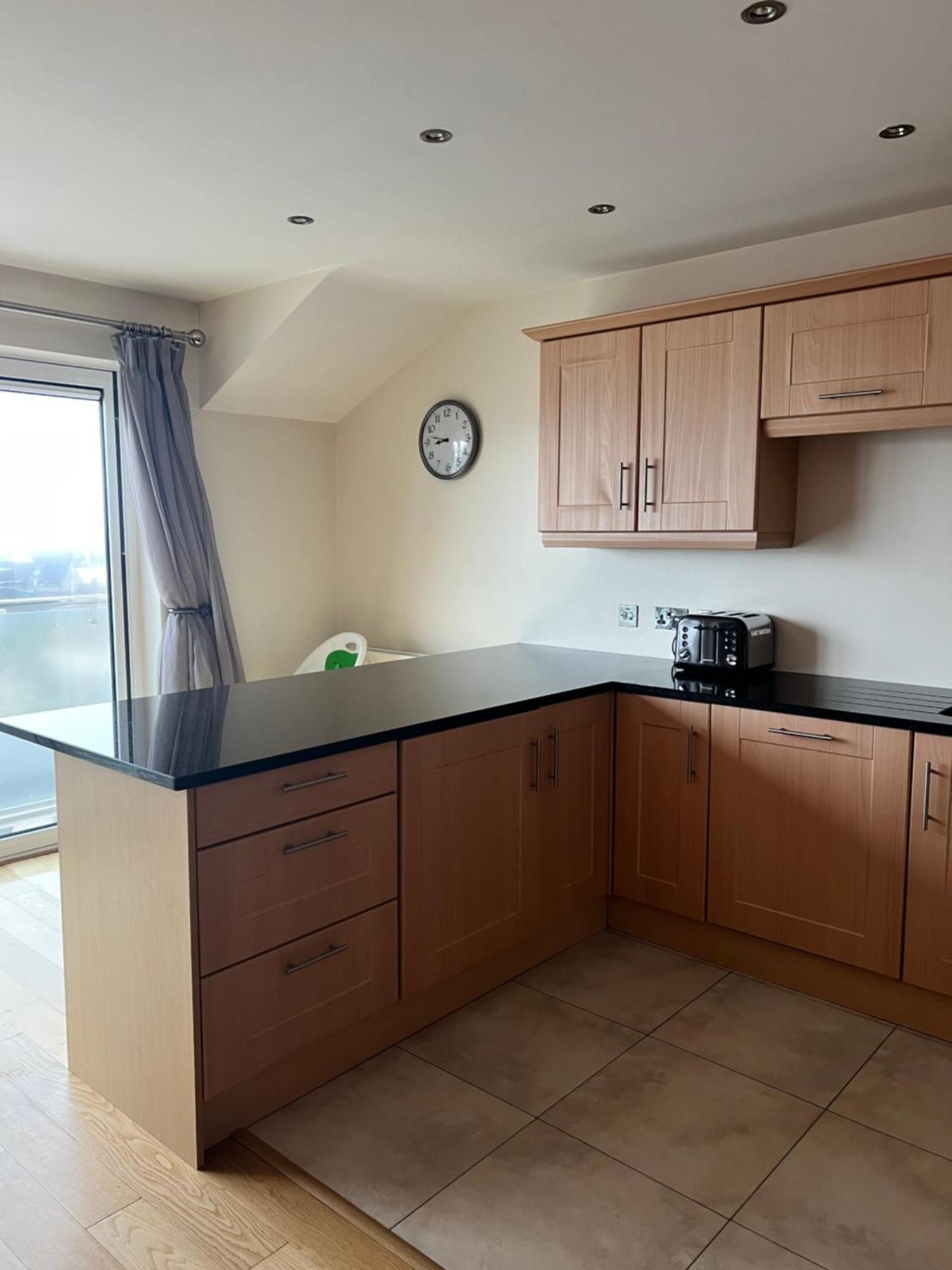 Penthouse Apartment - Town Centre, Sea Views, Secure Parking Portrush Exterior photo