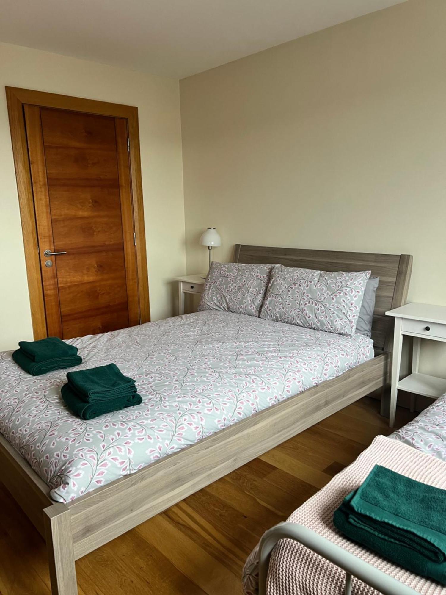 Penthouse Apartment - Town Centre, Sea Views, Secure Parking Portrush Exterior photo