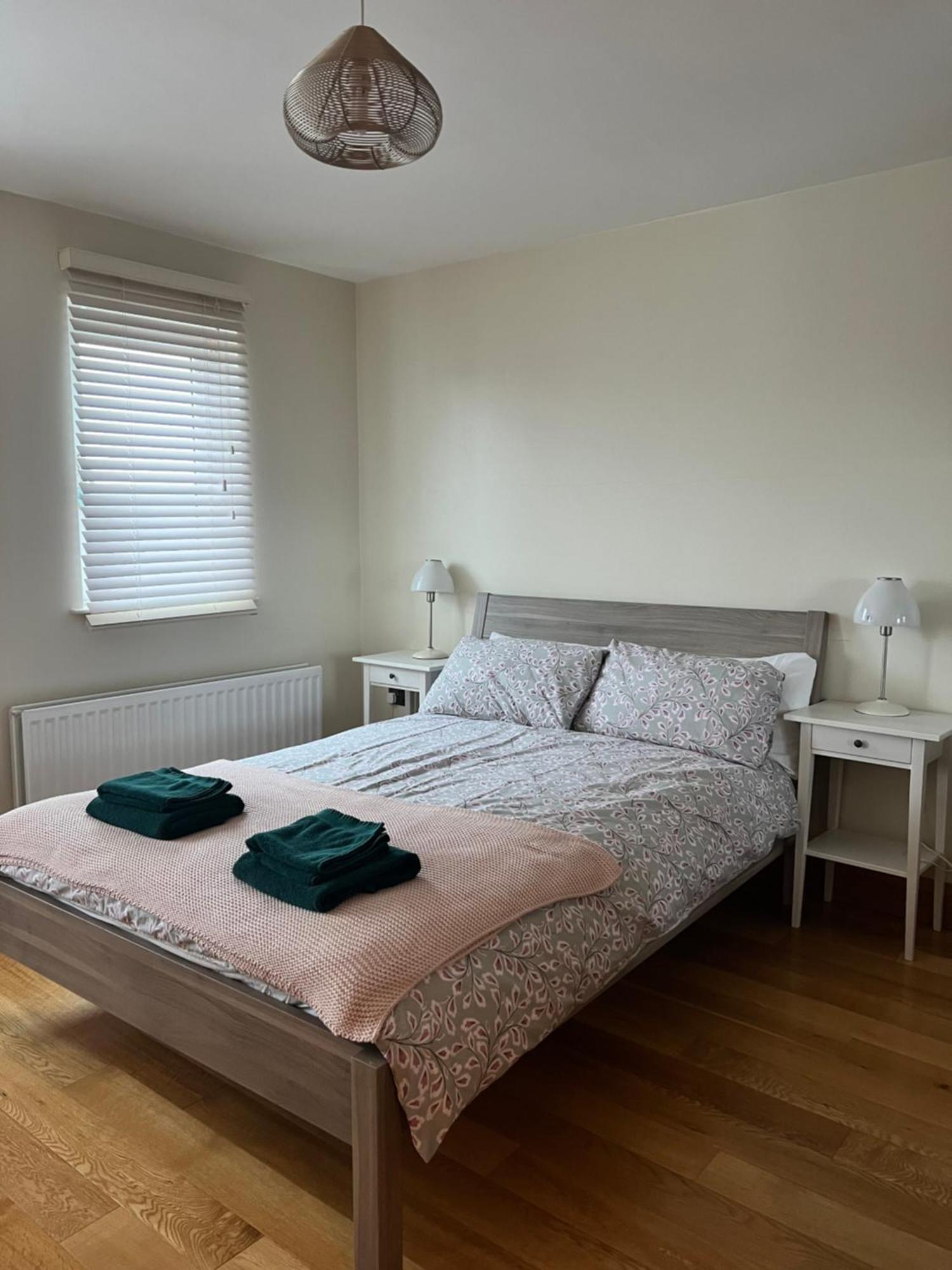 Penthouse Apartment - Town Centre, Sea Views, Secure Parking Portrush Exterior photo